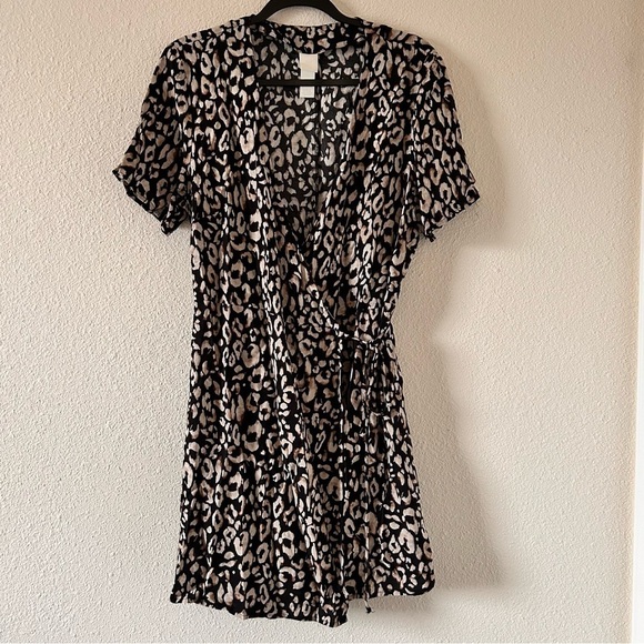 H&M Cheetah True Wrap Dress Women Size Large - Picture 1 of 9